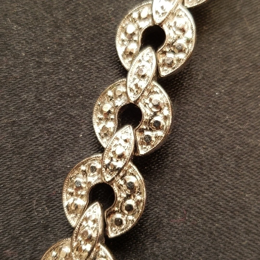 𝅺TARA Vanessa round link set necklace and post earrings. - Picture 2 of 4